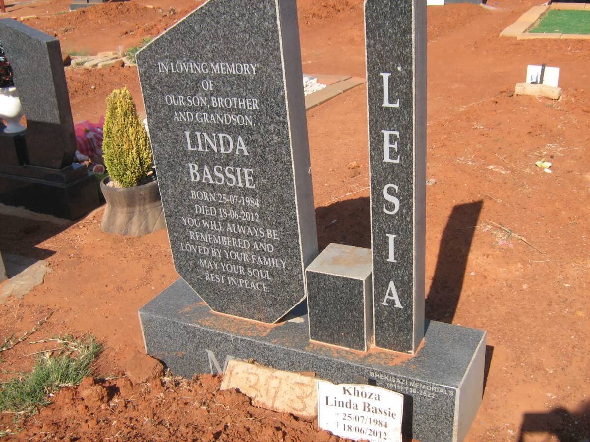 KHOZA LESIA Linda Bassie 1984-2012