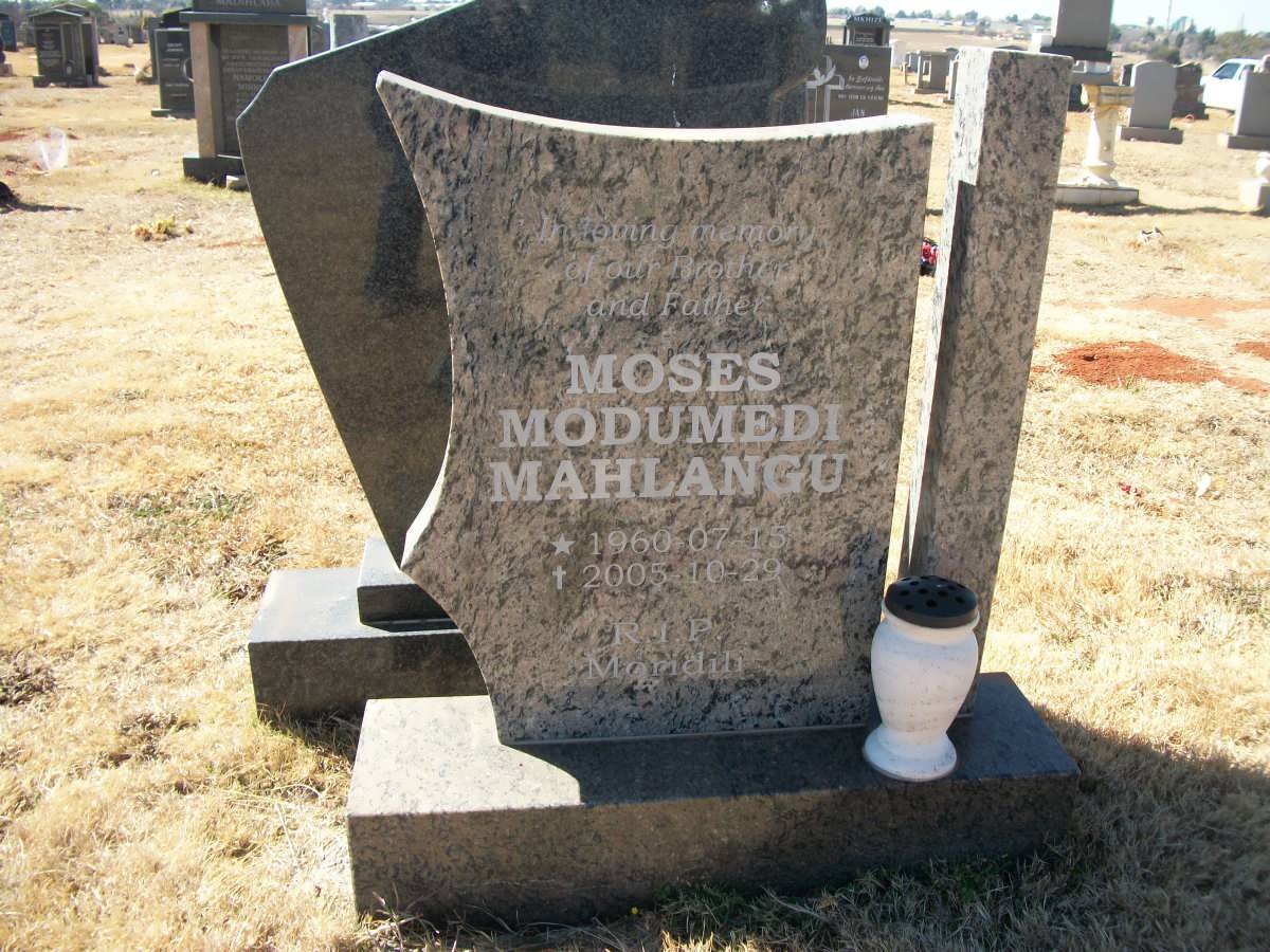 MAHLANGU Moses Modumedi 1960-2005