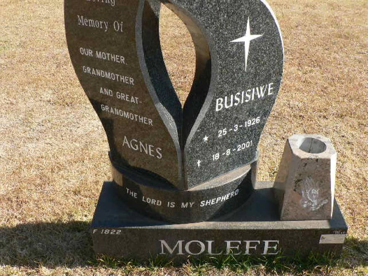 MOLEFE Agnes Busisiwe 1926-2001