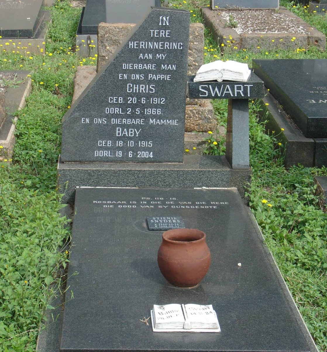 SWART  Chris 1912-1966 &amp; Baby 1915-2004 :: SNYDERS Stienie