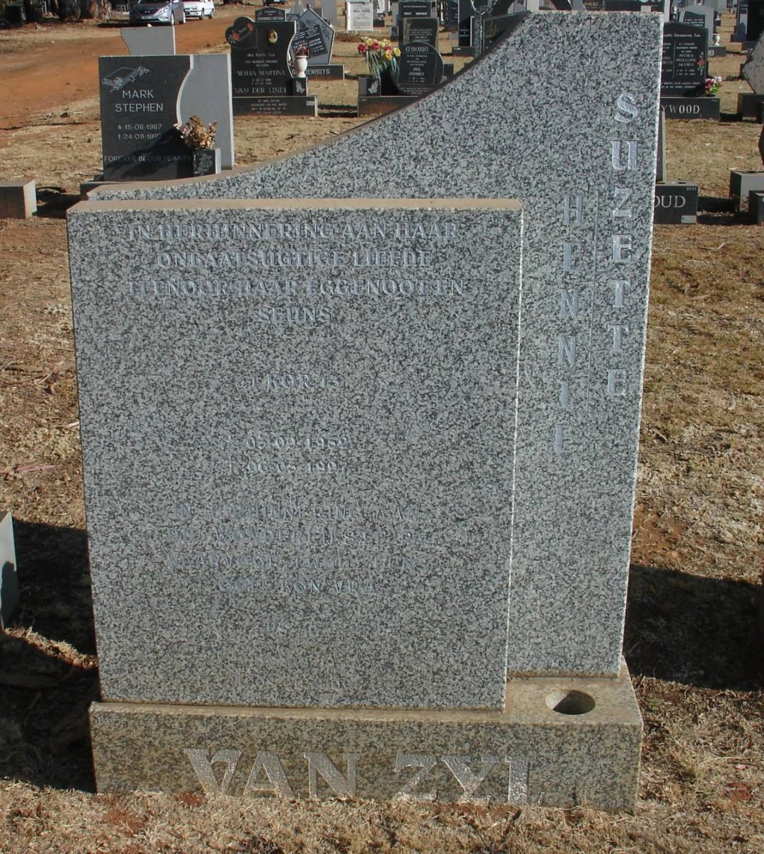 ZYL Hennie, van &amp; Suzette 1952-1997