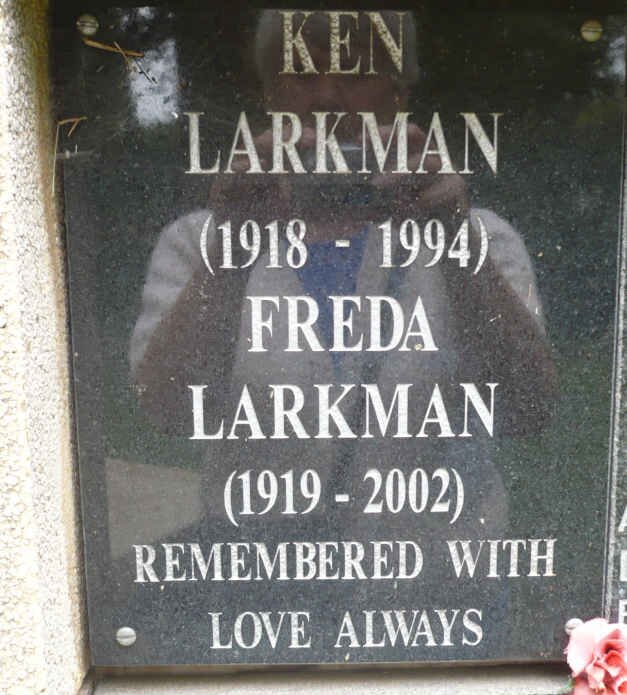 LARKMAN Ken 1918-1994 &amp; Freda 1919-2002