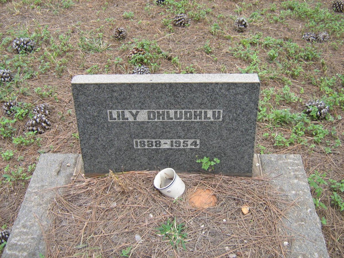 DHLUDHLU Lily 1888-1954