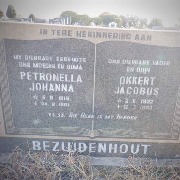 BEZUIDENHOUT Okkert Jacobus 1922-1983 &amp; Petronella Johanna 1919-1981