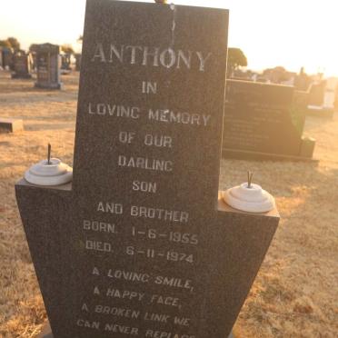 DEETLEFS Anthony 1955-1974