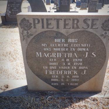 PIETERSE Frederick J. 1918-1994 &amp; Magrietha J.S. 1920-1978