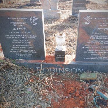 ROBINSON Robert 1940-1998 &amp; Bettie 1941-