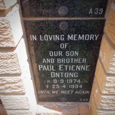 ONTONG Paul Etienne 1974-1994 