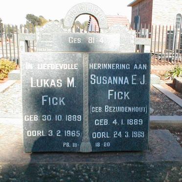 FICK Lukus M. 1889-1965 &amp; Susanna E.J. BEZUIDENHOUT 1889-1989