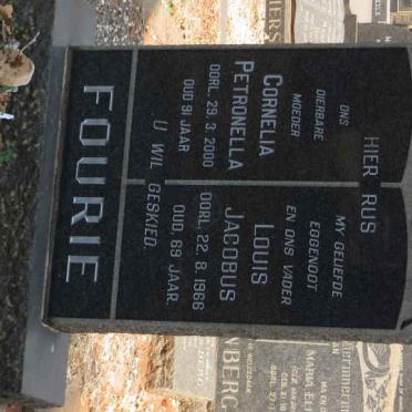 FOURIE Louis Jacobus -1966 &amp; Cornelia Petronella -2000