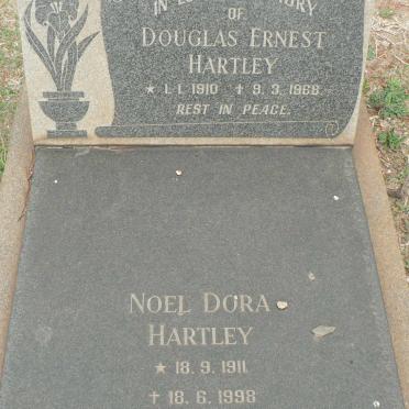 HARTLEY Douglas Ernest 1910-1968 &amp; Noel Dora 1911-1998