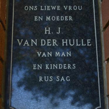 HULLE H.J., van der