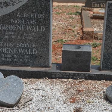 JOUBERT Sarah 1910-1946 :: VILJOEN Liane Linda 1958-1979 :: GROENEWALD Petrus Schalk 18??-1974