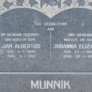 MUNNIK Jan Albertus 1899-1960 &amp; Johanna Elizabeth 1903-1990