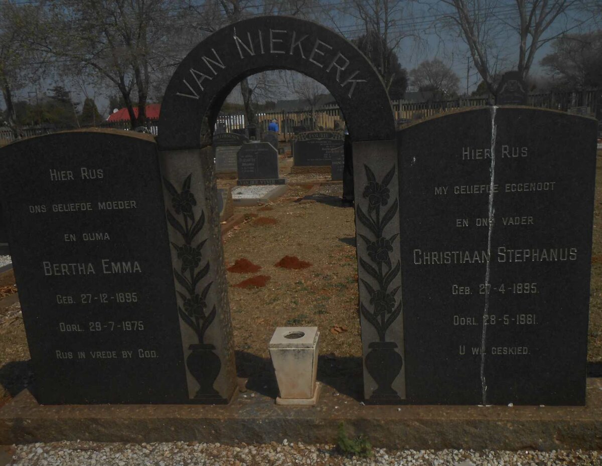 NIEKERK Christiaan Stephanus, van 1895-1961 &amp; Bertha Emma 1895-1975