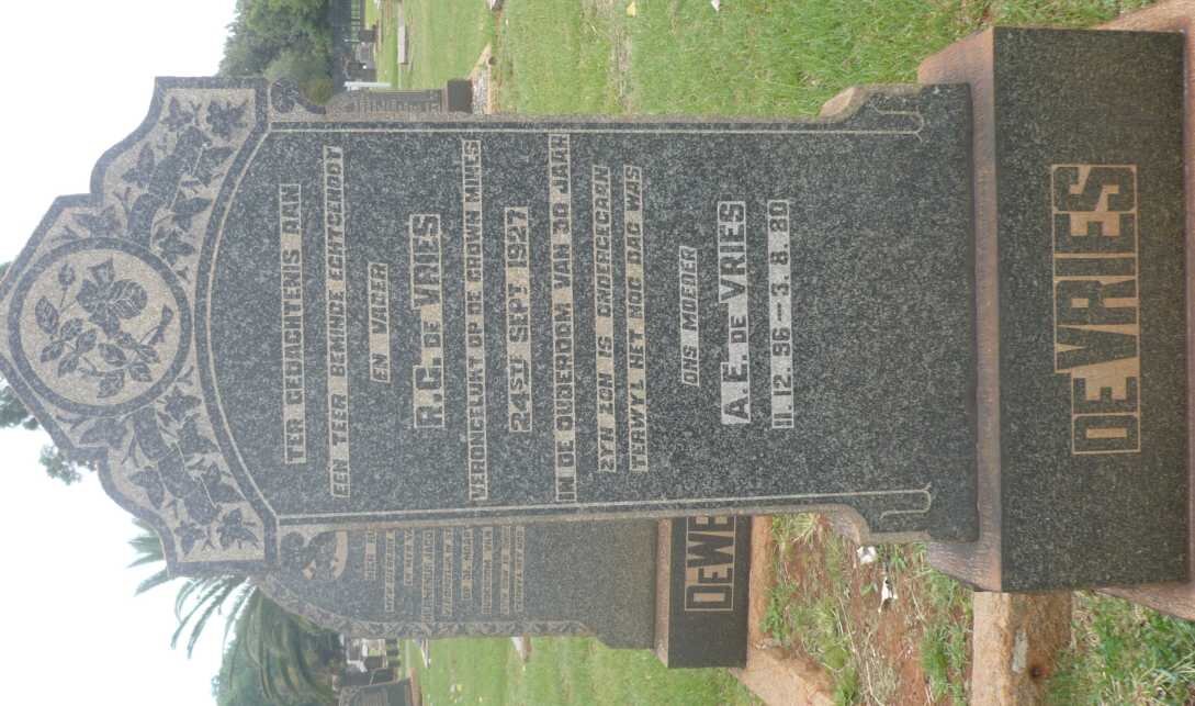 VRIES R.C., de -1927 &amp; A.E. 1896-1980