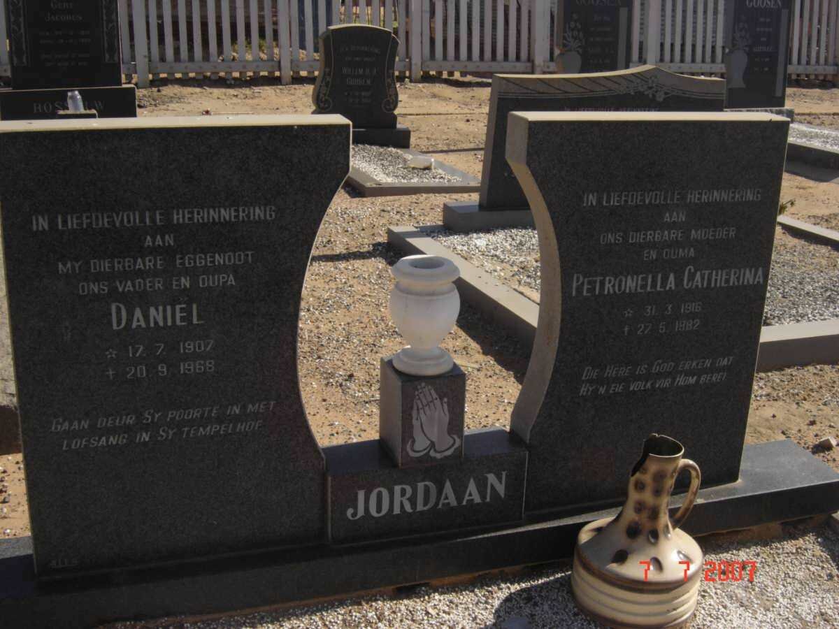 JORDAAN Daniel 1907-1968 &amp; Petronella Catherina 1916-1982