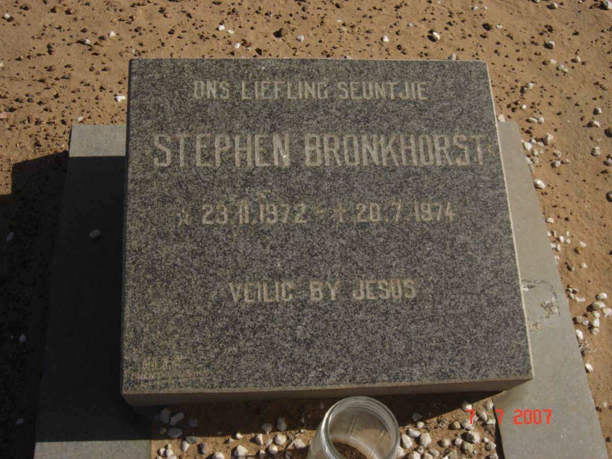 BRONKHORST Stephen 1972-1974