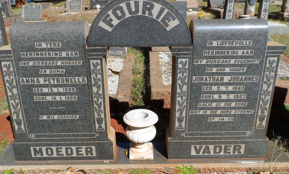 FOURIE Jonathan Johannes 1883-1957 &amp; Anna Petronella 1888-1969