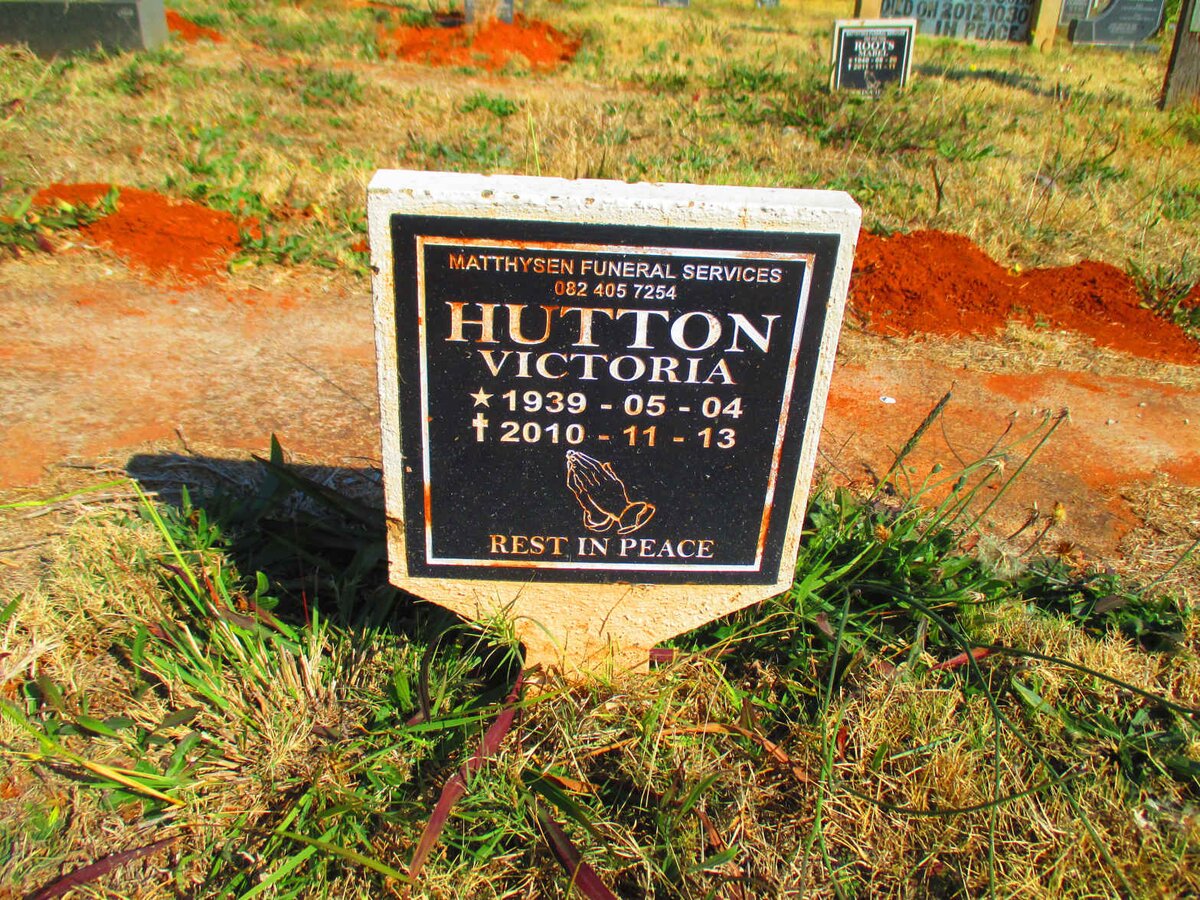 HUTTON Victoria 1939-2010