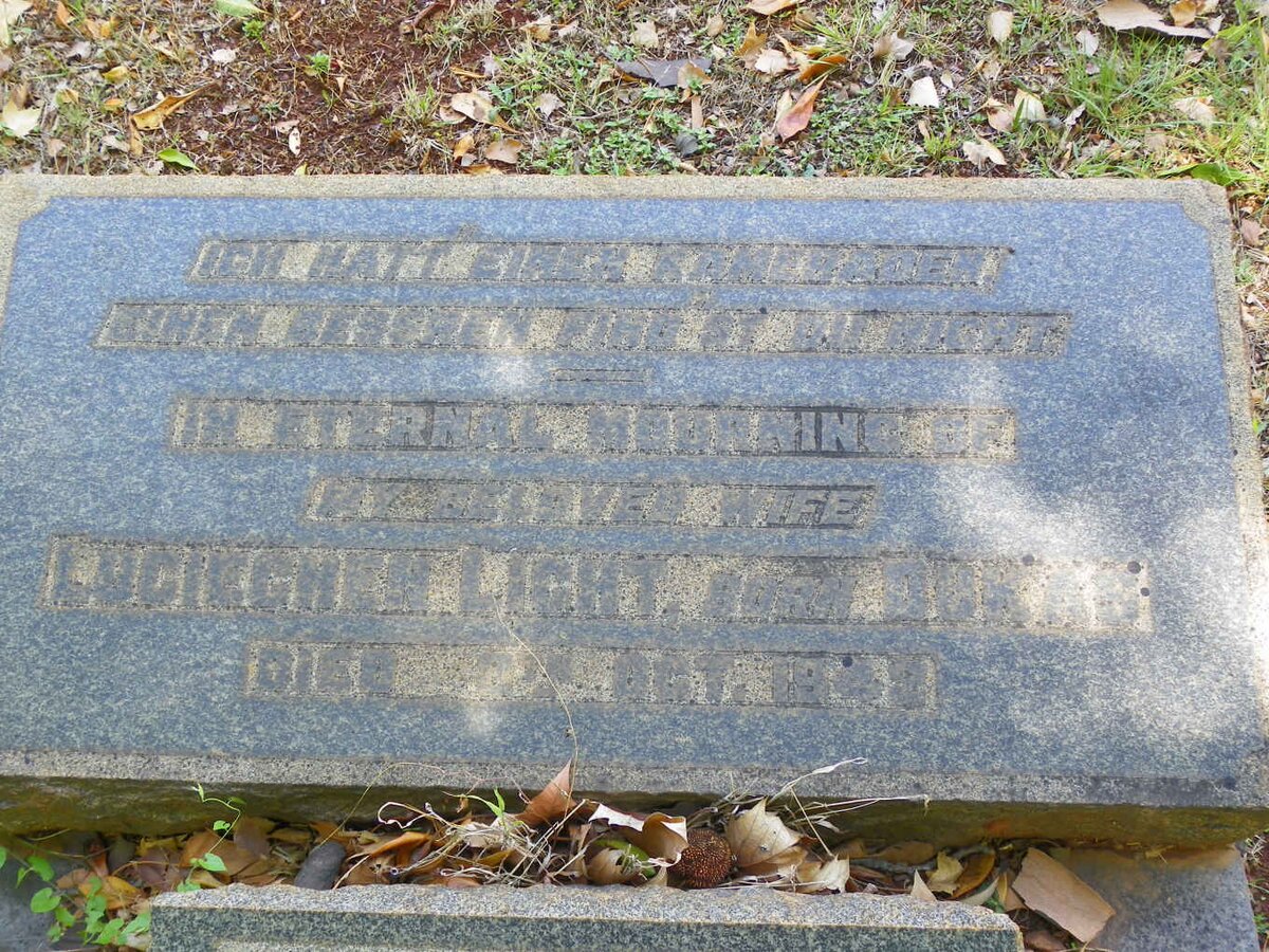 LIGHT George L. -1948 &amp; Luciechen DUKAS -1942