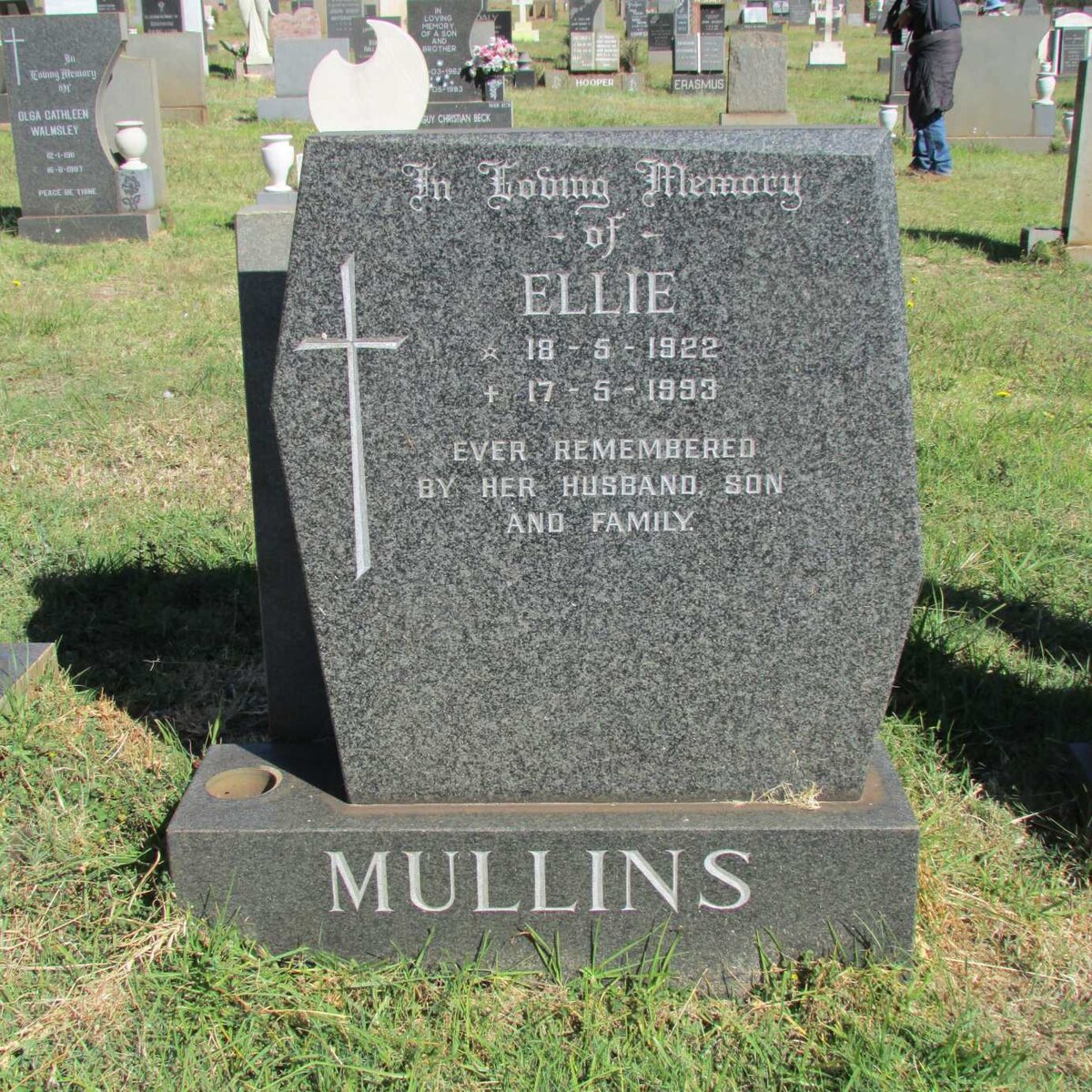 MULLINS Ellie 1922-1993