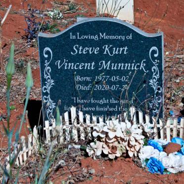 MUNNICK Steve Kurt Vincent 1977-2020
