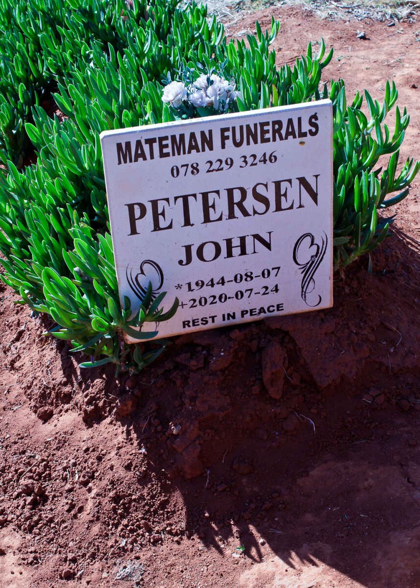PETERSEN John 1944-2020