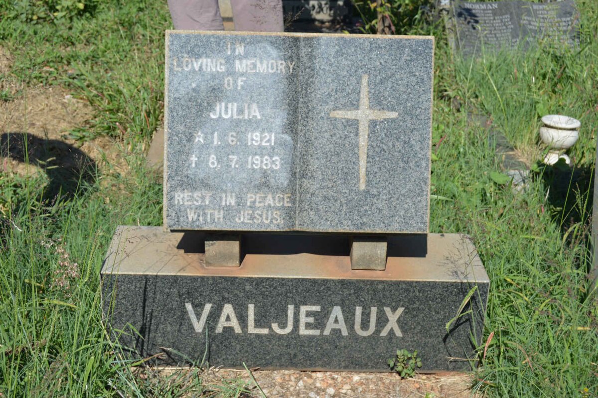 VALJEAUX Julia 1921-1983