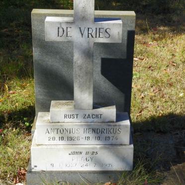 VRIES Antonius Hendrikus, de 1926-1974 &amp; Peggy 1937-1996