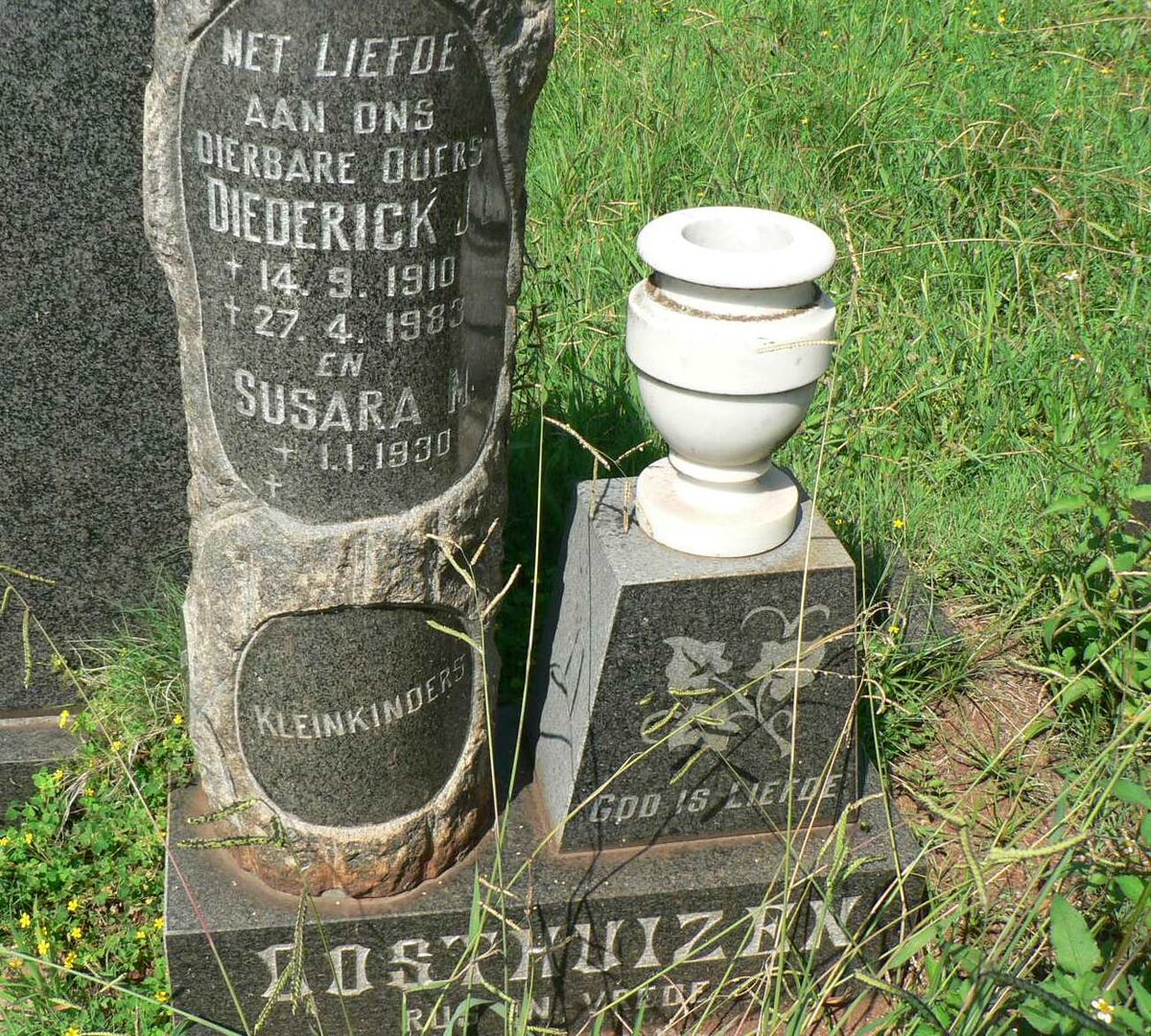 OOSTHUIZEN Diederick 1910-1983 &amp; Susara M. 1930-