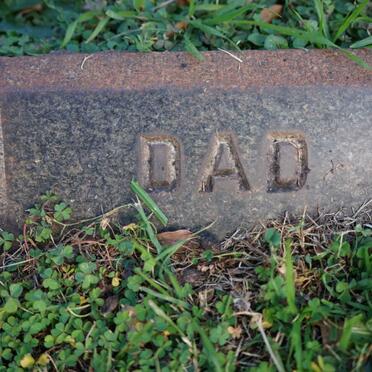 ? Dad :: ? Mother -1913 :: Walter -1907 :: ? Stella :: ? Lallie :: ? Scott