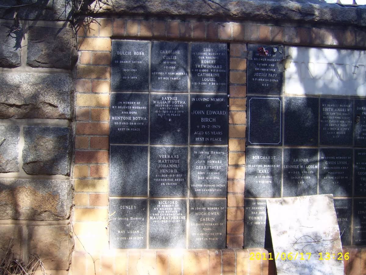 080 Memorial wall