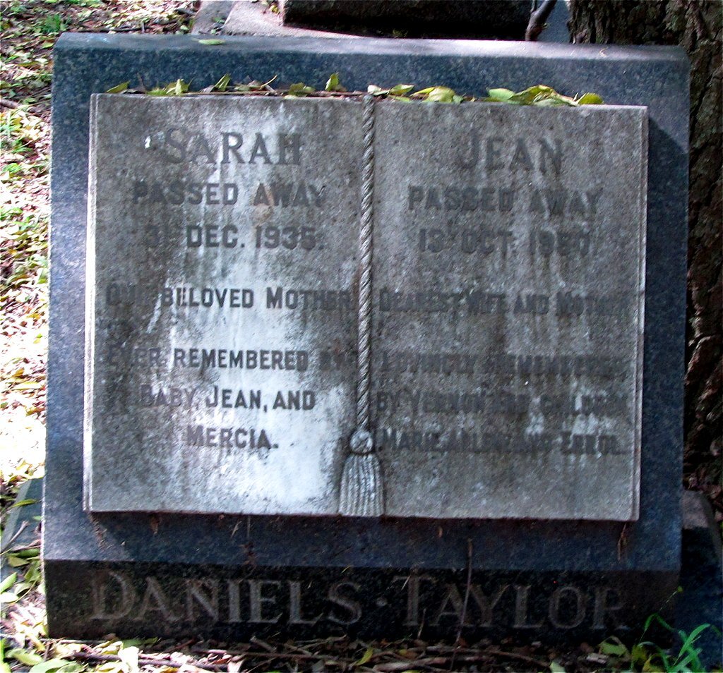 DANIELS Sarah -1935 :: TAYLOR Jean -1957