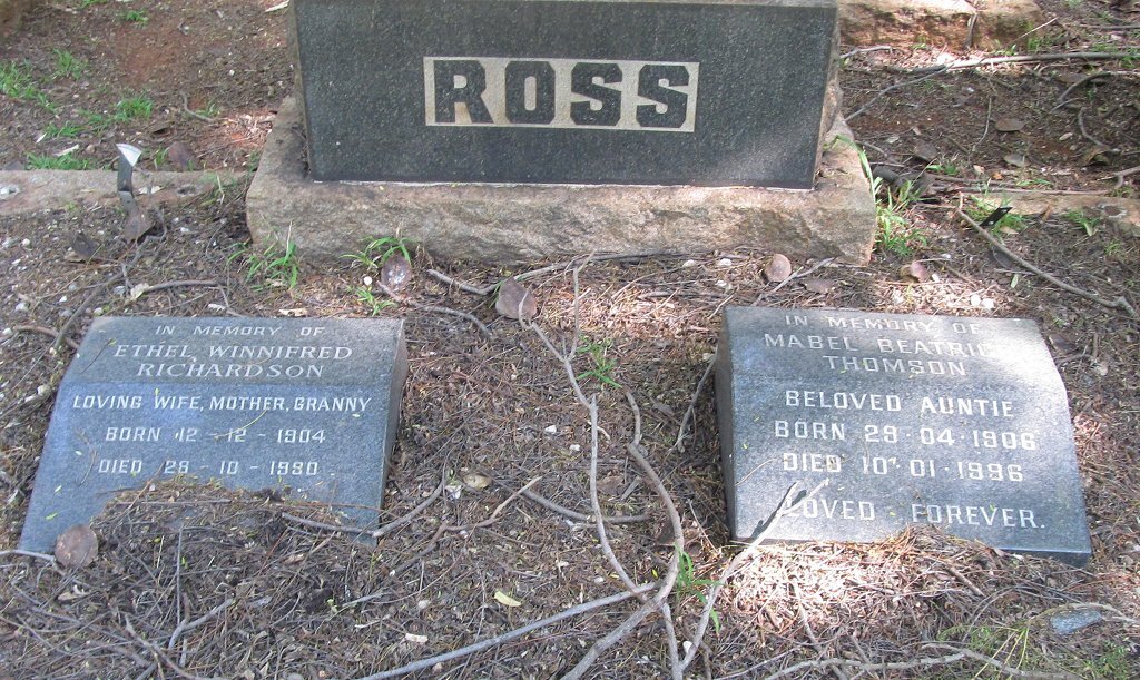 RICHARDSON Ethel Winifred 1904-1980 :: THOMSON Mabel Beatrice 1906-1996