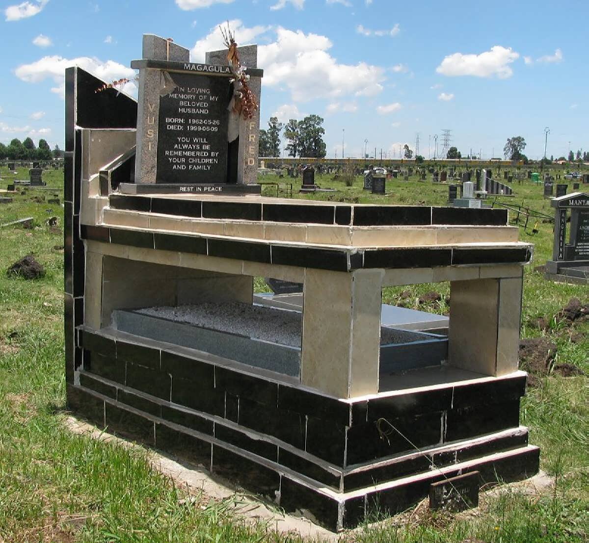 MAGAGULA Vusi Fred 1962-1999