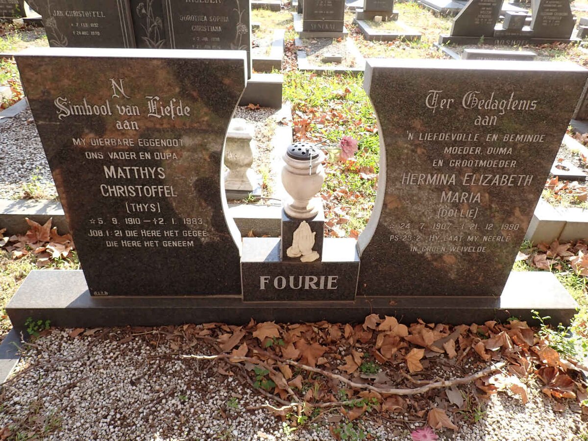 FOURIE Mathys Christoffel 1910-1983 &amp; Hermina Elizabeth Maria 1907-1990