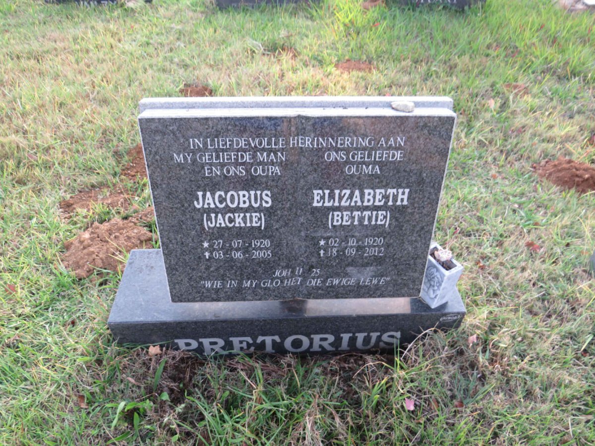 PRETORIUS Jacobus 1920-2005 &amp; Elizabeth 1920-2012