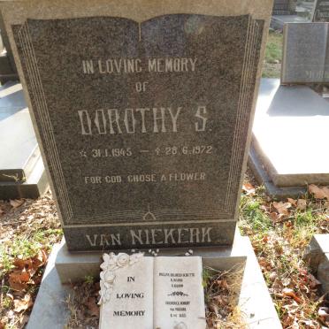 SCHUTTE Pauline Mildred 1924-1999 :: VAN NIEKERK Dorothy S. 1945-1972 :: VAN NIEKERK Frederick Robert 1947-1975