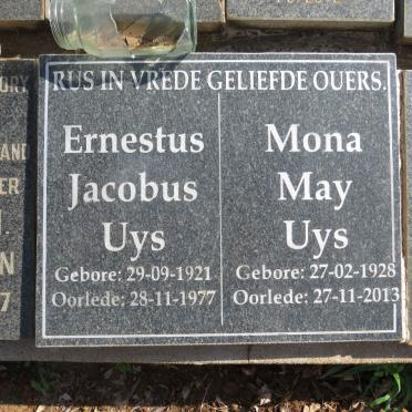 UYS Ernestus Jacobus 1921-1977 &amp; Mona May 1928-2013
