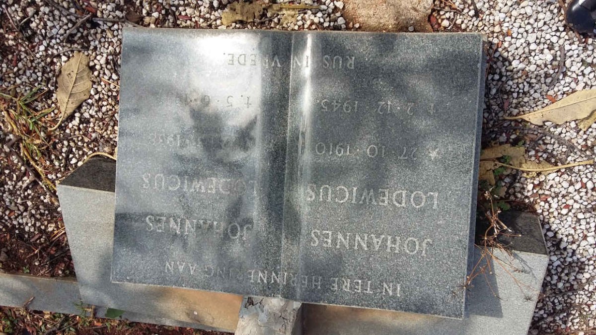 ? Johannes Lodewicus 1910-1945 :: ? Johannes Lodewicus 1938-1997