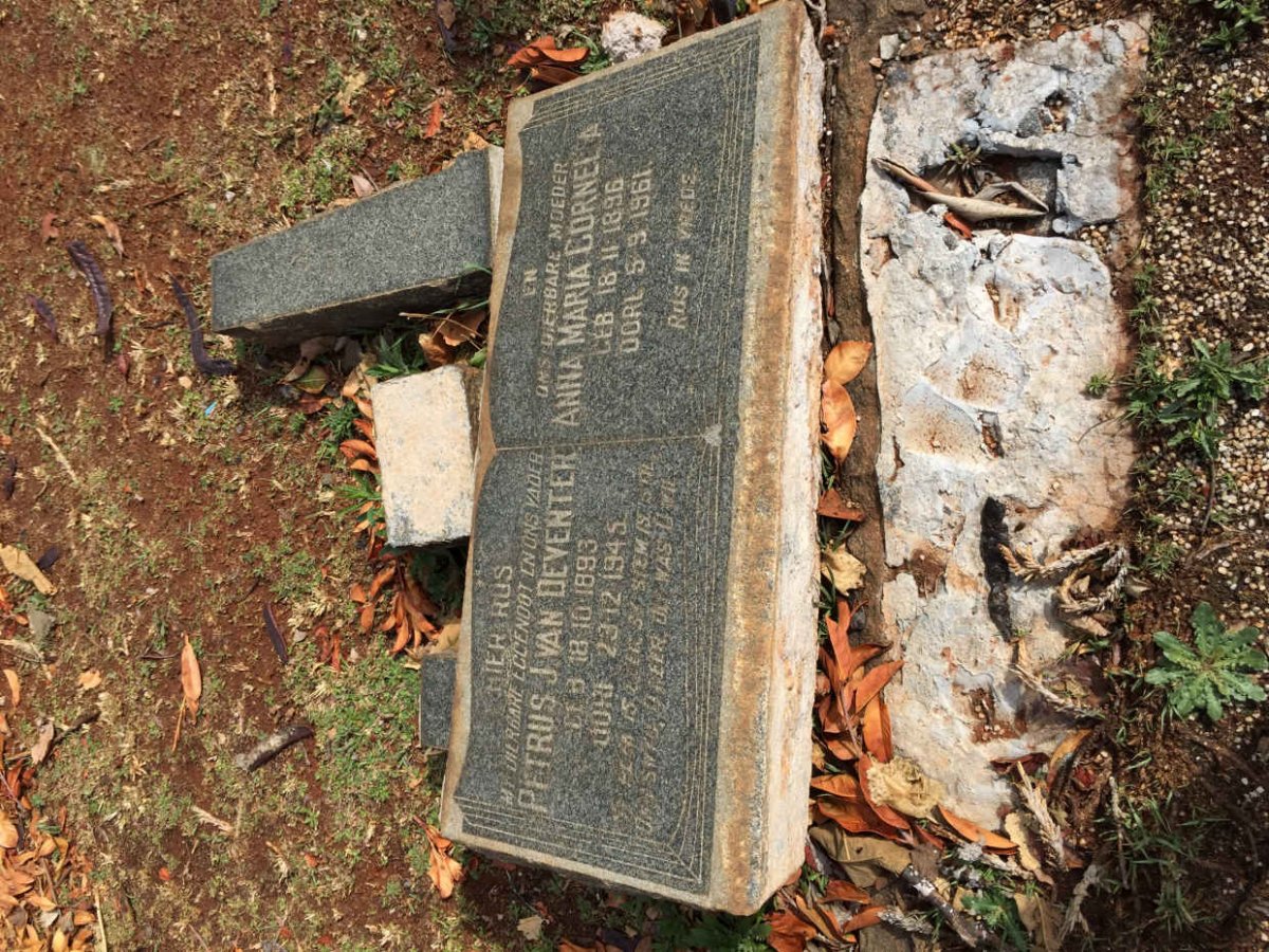 DEVENTER Petrus J., van 1893-1945 &amp; Anna Maria Cornelia 1896-1961