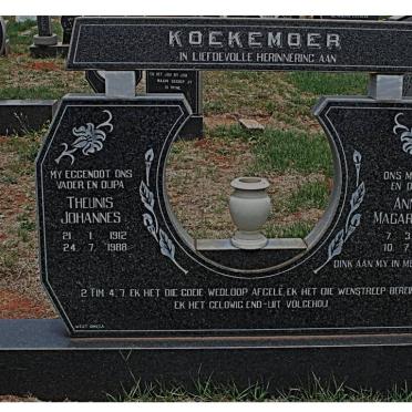 KOEKEMOER Theunis Johannes 1972-1988 &amp; Anna Magaretha 1913-1997