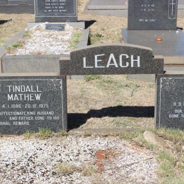 LEACH Tindal Mathew 1896-1975 &amp; Una C. 1902-1987