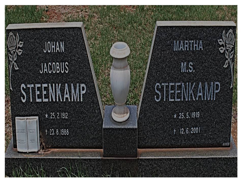 STEENKAMP Johan Jacobus 1912-1988 &amp; Martha M.S. 1919-2001