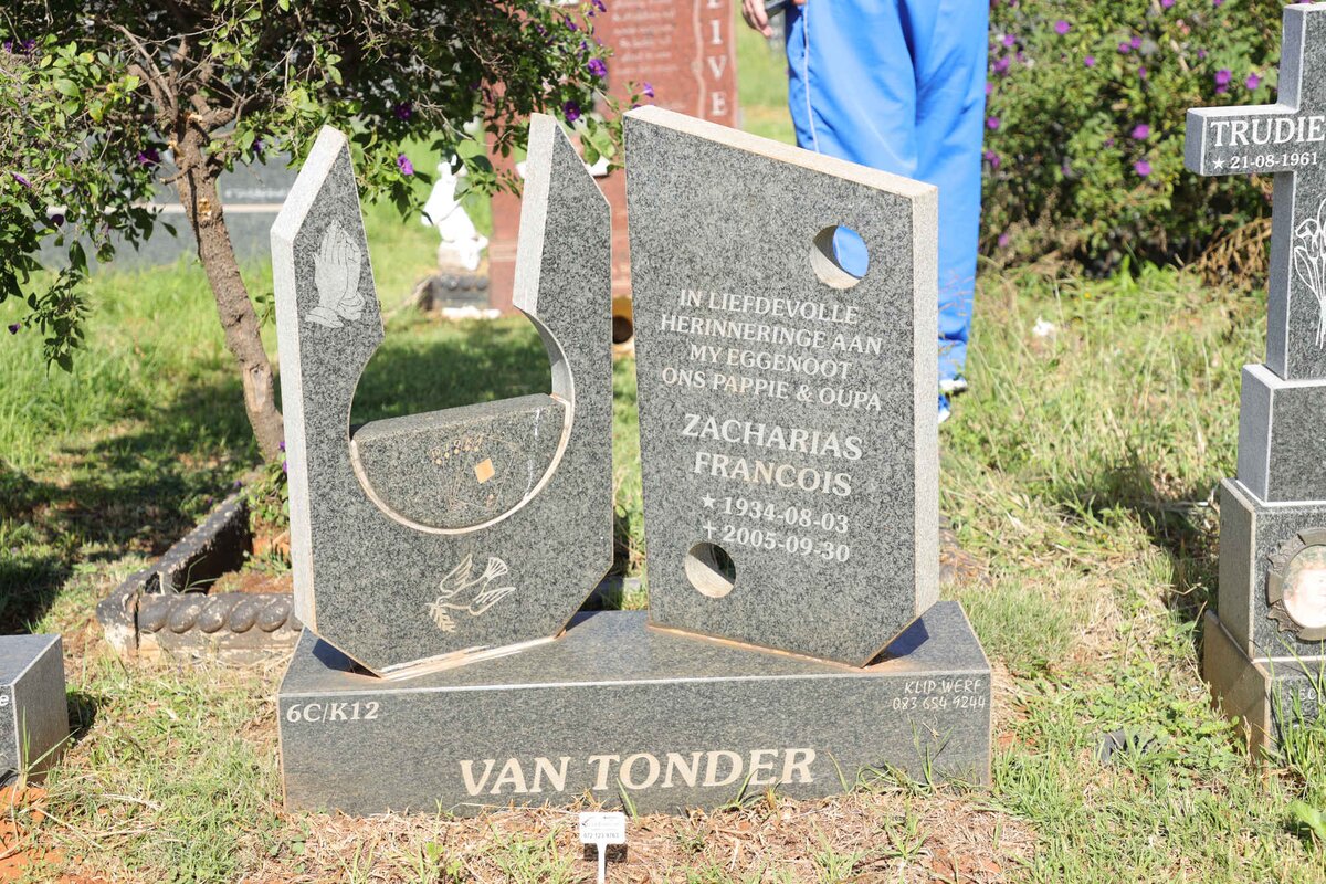 TONDER Zacharias Francois, van 1934-2005