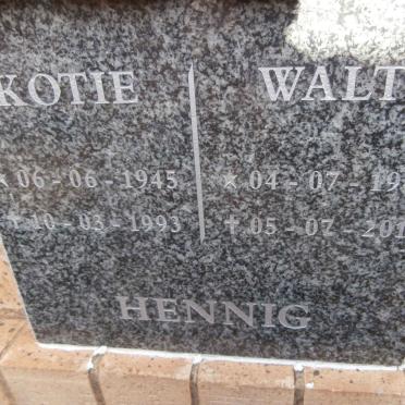 HENNIG Walt 1942-2014 &amp; Kotie 1945-1993