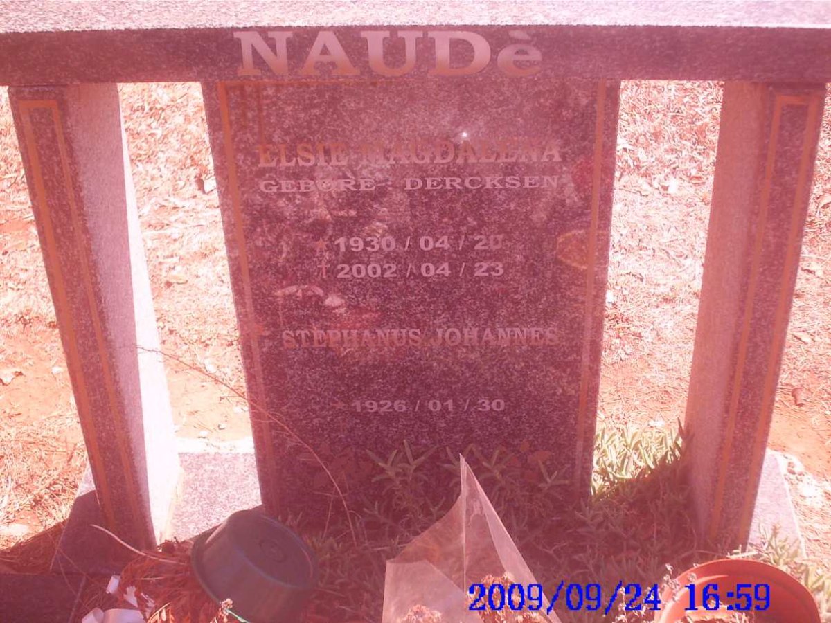 NAUDE Stephanus Johannes 1926-  &amp; Elsie Magdalena DERCKSEN 1930-2002