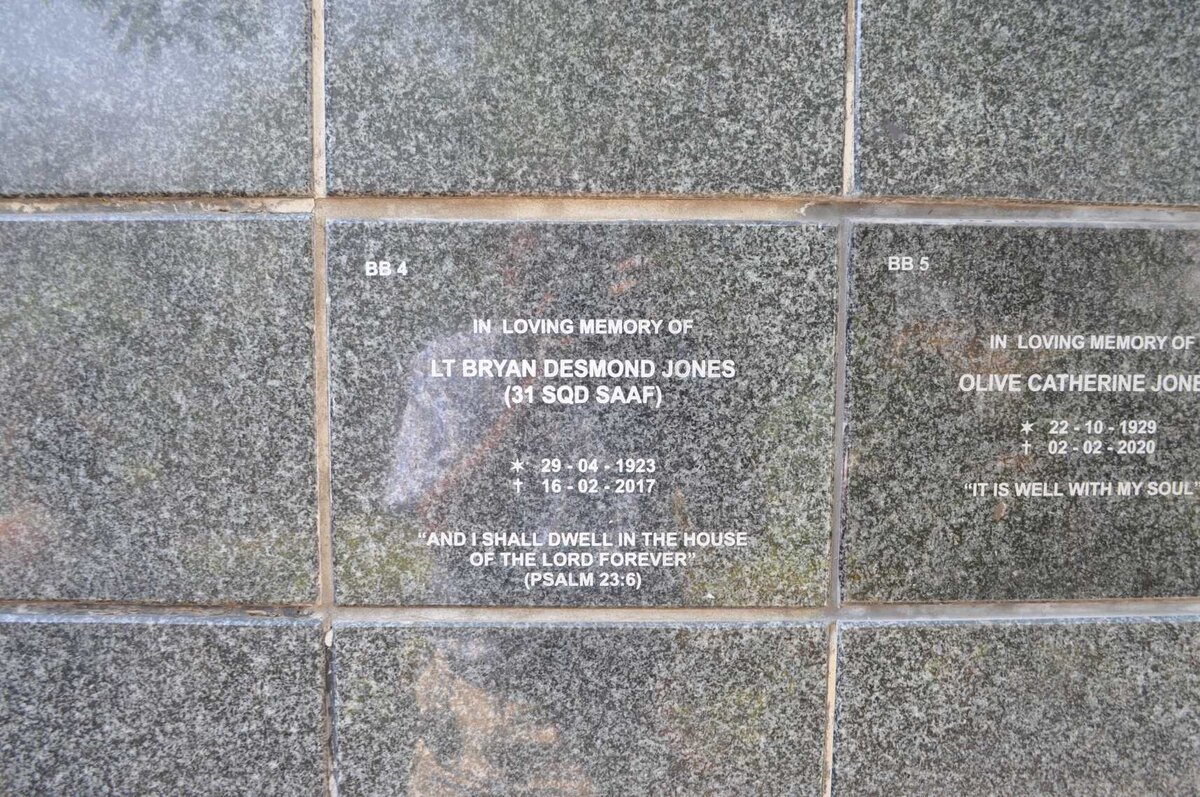 JONES Bryan Desmond 1923-2017 & Olive Catherine 1929-2020 _1