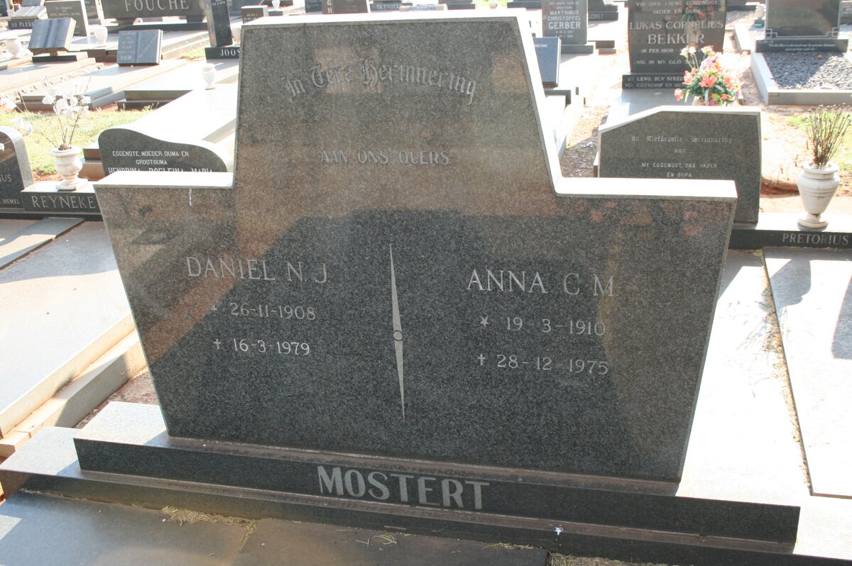 MOSTERT Daniel N.J. 1908-1979 &amp; Anna C.M. 1910-1975